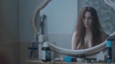 Голая грудь Джоди Комер в сериале «Тринадцать» фото #6
