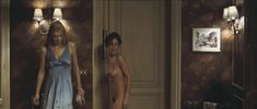 Полностью голая Елена Анайя в фильме «Комната в Риме» фото #7