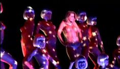 Кармен Электра танцует топлес в кабаре Crazy Horse Paris фото #3