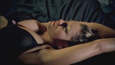 Голая Келли Брук в фильме «Секс ради выживания» фото #2