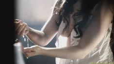 Кендра Андерсон засветила грудь в сериале «Легавый» фото #1