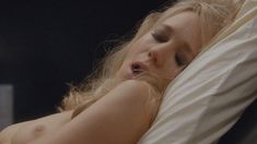 Голая Кристен Хагер в сериале «Мастера секса» фото #8