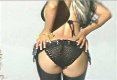 Кристина Агилера показала голую грудь на MTV Diary фото #2