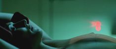 Голая Кэрис ван Хаутен в фильме «Приходит женщина к врачу» фото #15