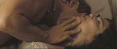 Лаура Хэрринг показала голую грудь в фильме «Любовь во время холеры» фото #4