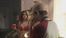 Красотка Леа Кейрнс засветила грудь в сериале Robson Arms фото #4