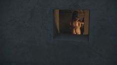 Абсолютно голая Лесли-Энн Брандт в сериале «Спартак. Кровь и песок» фото #16