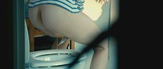 Голая попка Летиции Касты в фильме «Не входить, мы не одеты» фото #5