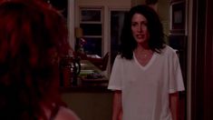 Лиза Эдельштейн без лифчика в сериале «Инструкция по разводу для женщин» фото #3