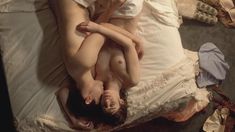 Голая Лиззи Каплан в сериале «Мастера секса» фото #5