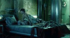 Голая Линда Харди в сериале «Бессмертный» фото #2
