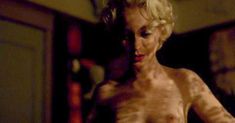 Аппетитная Линди Бут показала голые грудь и попу в фильме Century Hotel фото #5