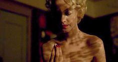 Аппетитная Линди Бут показала голые грудь и попу в фильме Century Hotel фото #8
