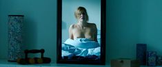 Красивая Лоранс Арне показала голую грудь в фильме «Наверняка» фото #4