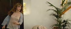 Красотка Лу де Лааж засветила голые сосочки в фильме «Любовь в квадрате» фото #2