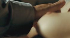 Красивая голая грудь Мари-Жозе Кроз в фильме «Я её любил. Я его любила.» фото #6