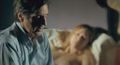 Красивая голая грудь Мари-Жозе Кроз в фильме «Я её любил. Я его любила.» фото #8