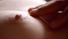 Красивая голая грудь Марты Игареды в фильме Amar te duele фото #6