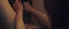 Голая грудь Мии Гот в фильме «Специалист по выживанию» фото #23