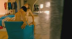 Мишель Уильямс снялась голой в фильме «Любит . Не любит» фото #8