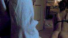 Молли Паркер оголила грудь и попку в фильме «Центр мира» фото #19