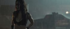 Мун Бладгуд засветила голую грудь в фильме «Терминатор. Да придёт спаситель» фото #1