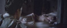 Сексуальная Мэри-Луиз Паркер показала голую грудь в фильме «Большой каньон» фото #7