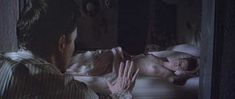 Сексуальная Мэри-Луиз Паркер показала голую грудь в фильме «Большой каньон» фото #8