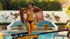 Шикарная Натали Бекер показала голую грудь в сериале «Ответный удар» фото #3