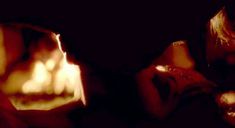 Сексуальная Натали Делон слегка засветила грудь в фильме «Шепот во тьме» фото #1