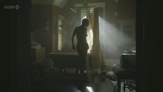 Натали Дормер снялась голой в сериале «Призраки» фото #3