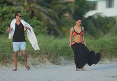 Ким Кардашьян в привлекательном купальнике на пляже в Майами / США / 08.04.2012 фото #10