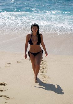 Ким Кардашьян на пляже Кабо-Сан-Лукас в Мексике фото #9