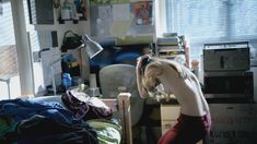 Николь Блум оголила грудь в сериале «Бесстыдники» фото #3