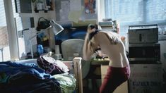 Николь Блум оголила грудь в сериале «Бесстыдники» фото #4