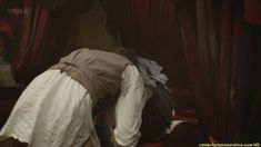 Голая Ромола Гарай в сериале «Багровый лепесток и белый» фото #1