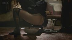 Голая Ромола Гарай в сериале «Багровый лепесток и белый» фото #11