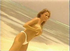 Красотка София Вергара оголила грудь и попу для Sofia Vergara Swimsuit Calendar Video фото #7