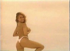 Красотка София Вергара оголила грудь и попу для Sofia Vergara Swimsuit Calendar Video фото #8