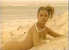 Красотка София Вергара оголила грудь и попу для Sofia Vergara Swimsuit Calendar Video фото #10