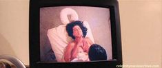 Кадры с голой Тамарой Дейвис в сериале «Счастливый конец» фото #1