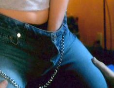 Тара Спенсер-Нэйрн засветила голую попку в сериале «Блаженство» фото #1