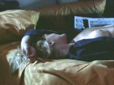 Красотка Теа Гилл показала голую грудь в сериале «Блаженство» фото #2