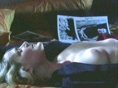 Красотка Теа Гилл показала голую грудь в сериале «Блаженство» фото #3