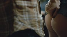Голая Хлоя Севиньи в сериале «Мимо цели» фото #18