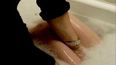 Голая грудь Шарлотты Райли в сериале «Прикуп» фото #3