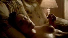 Голая грудь Шарлотты Райли в сериале «Прикуп» фото #8