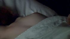 Голая Эми Мэнсон в сериале «Отчаянные романтики» фото #18