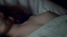 Голая Эми Мэнсон в сериале «Отчаянные романтики» фото #19