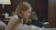 Голая Эмили Браунинг в фильме «Спящая красавица» фото #41